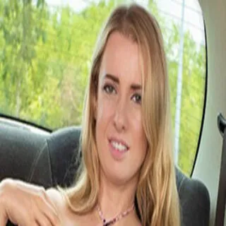 Adriana SweetBlonde porno yıldızı
