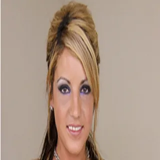 Holly Taylor porno yıldızı