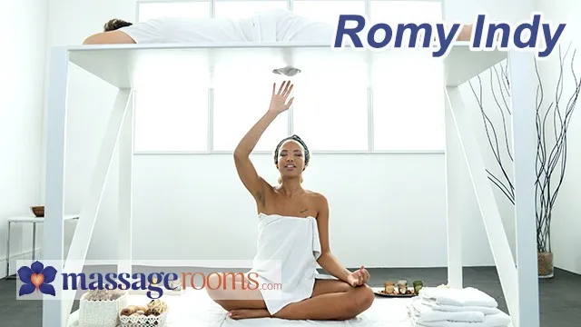 Romy Indy ve Michael Fly'nin Masaj Odasındaki Seks ve Sikiş