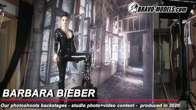 Barbara Bieber'in Büyük Göğüslü Esmer Solo ve Porno