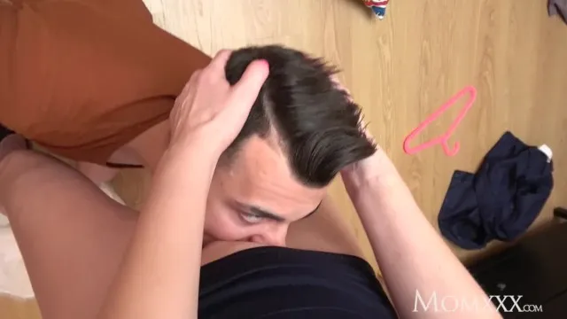 Olgun Kadının Köpek Pozisyonu Seksi ve Yüze Boşalma Anıları