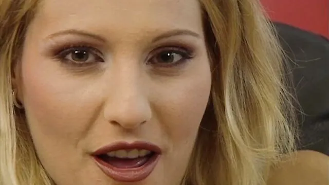 Melissa Black'in Sarışın ve Büyük Penisli Seks Macerası