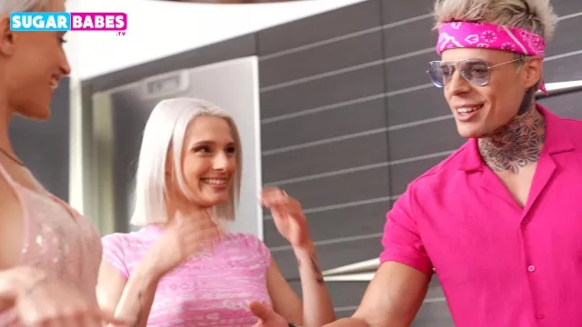 Christy White ve Rafaela Bella'nın sert sikiş ve seks macerası
