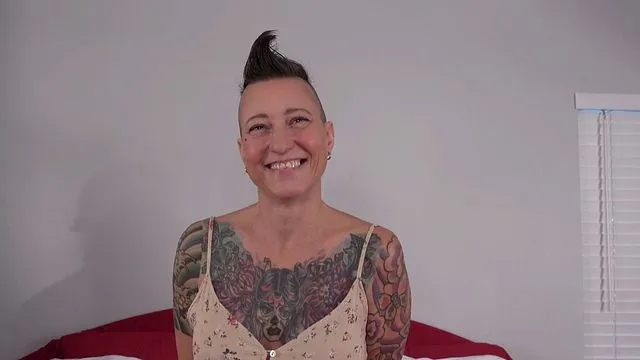 Junoesque Christina ve Sergeant'ın Tutkulu Seksi
