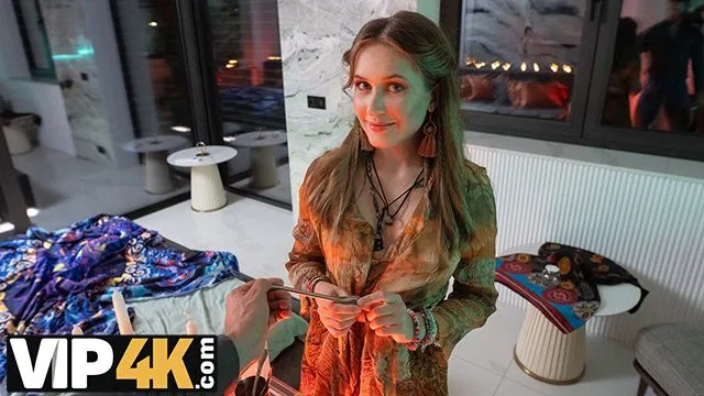 Una Fairy'nin Doğal Göğüsleri ile Sert Seks
