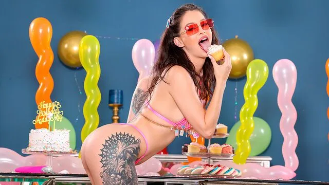 Maddy May'in Solo Mastürbasyon ve Seks Sahnesi