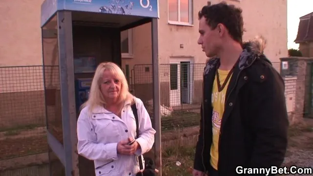 Yaşlı Kadınların Ateşli İlişkisi ve Sert Seks Anlarındaki Sikiş