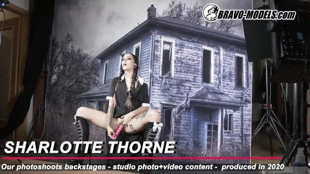 Sharlotte Thorne'un Tutkulu Fetiş ve Sikiş Sahnesi