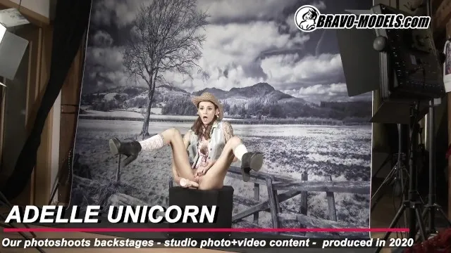 Minyon Adelle Unicorn'un solo kadın ve masturbasyon sahnesi Azgın Seks