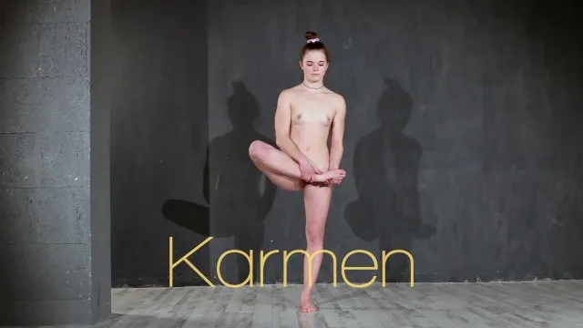 Karmen'in Smiling ve Solo Seks Videosunda Amatör Sikiş