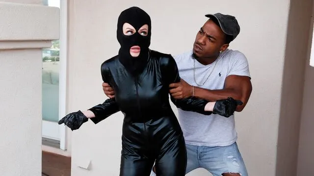 Doğal Adira Allure'ın Seks ve Porno Anları