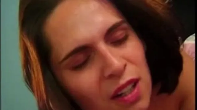 Ed Powers'ın Esmer ve Minyonlu Seks ve Sakso Anı