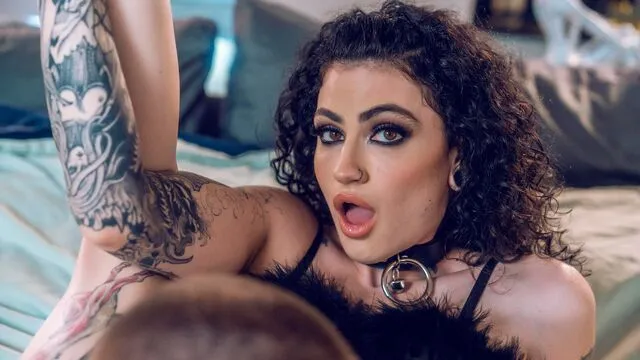 Sert ve esmer Lydia Black'in büyük penisli seks anları