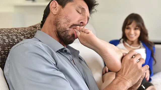 Usta Tommy Gunn ve Lexi Luna'nın Ayak Fetişi Seks Macerası