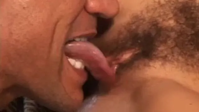 Esmer Anne ile Üçlü Seks ve Sert Porno Sahnesi