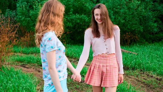 Alice Kingsly ve Flika Luchik'in Lezbiyen Anları Sikişi