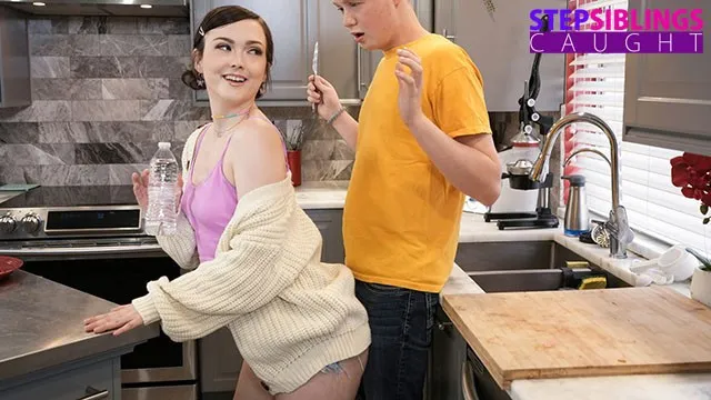 Jimmy Michaels ve Jade Valentine'ın Üvey Kız Kardeş ve Seks Videosu
