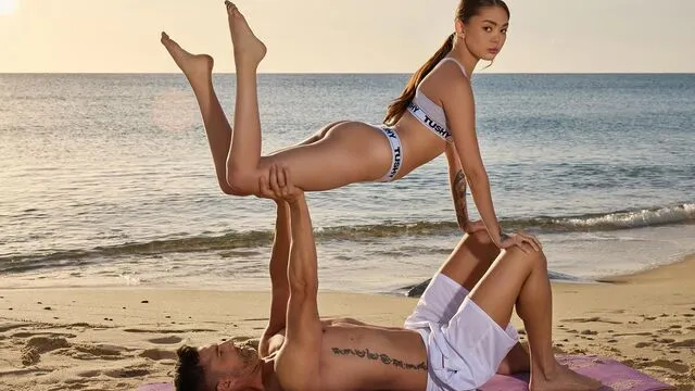 Kwini ve Marco Bull'un küçük göğüslü ve anal seks anları