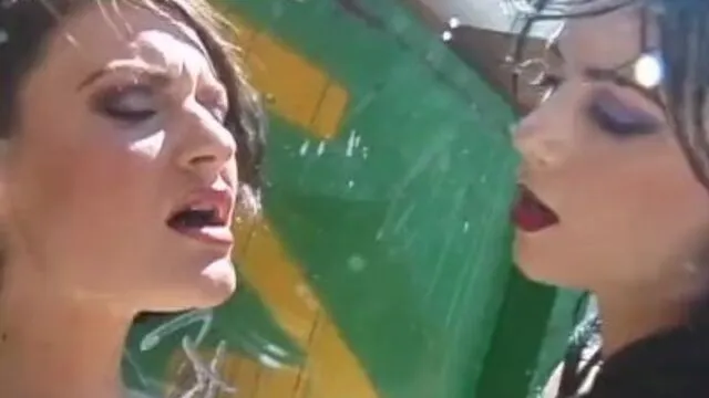 Lezbiyen Kızların Çılgın ve Erotik Seksi