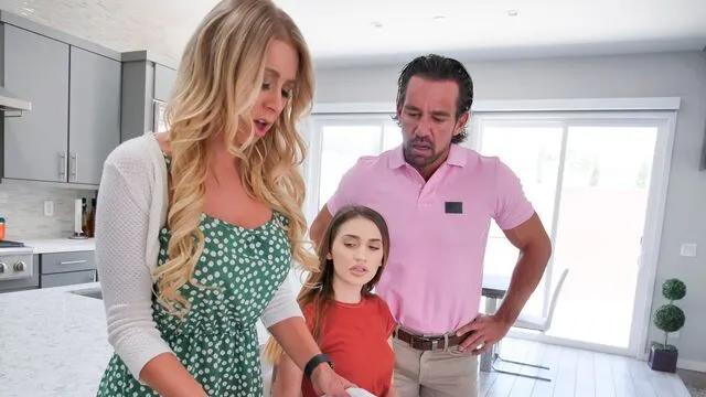Sera Ryder ve Katie Morgan'ın Kovboy Kız Pozisyonunda Seks
