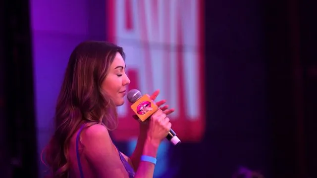 Tatlı Kazumi'nin pillowtalk podcast'te seks ve oyun anları
