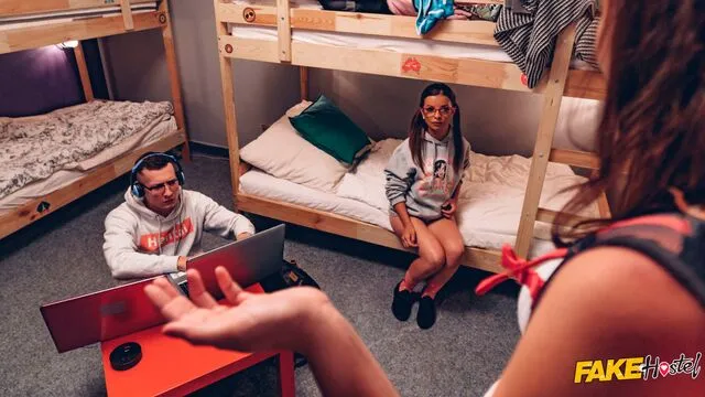 Keira Flow ve Mary Jane'in Mastürbasyon ve Seks Anları