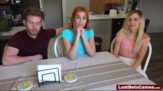 Güzel Kadınların Lost Bet ve Striptizli Seks Macerası