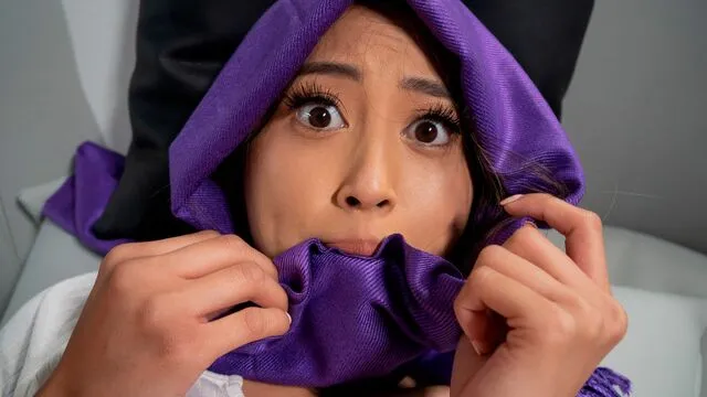 Alexia Anders'in derin boğazlı sikiş performansı