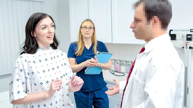 Celestina Blooms ve Ophelia Kaan'ın Perv Doctor Anları Seks Sahnesi