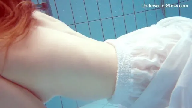 Tatlı Sevgilinin Su Altında Porno ve Seks Videoları