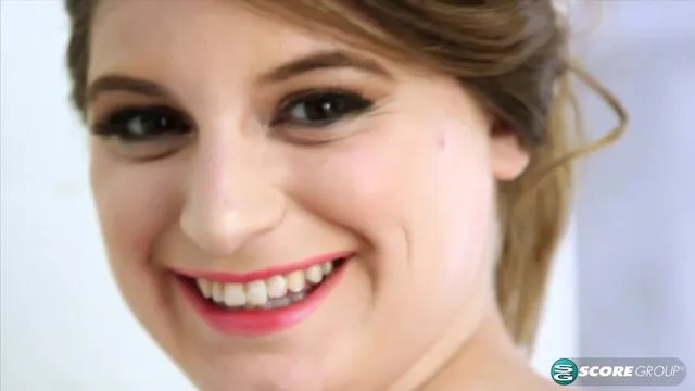 Sarah Rae'nin Büyük Göğüsleri ve Yakın Çekim Seks Macerası