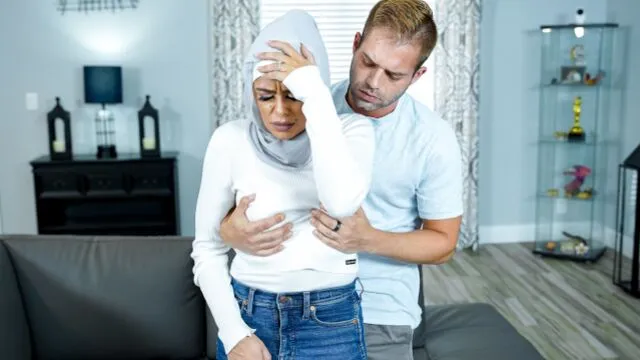 Syren ve Crystal'in Evde Büyük Göğüsler ile Seks Partisi