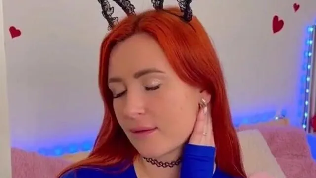 Kızıl Saçlı Kızın Jean Pantolonlu Seks ve Sikiş Sahnesi