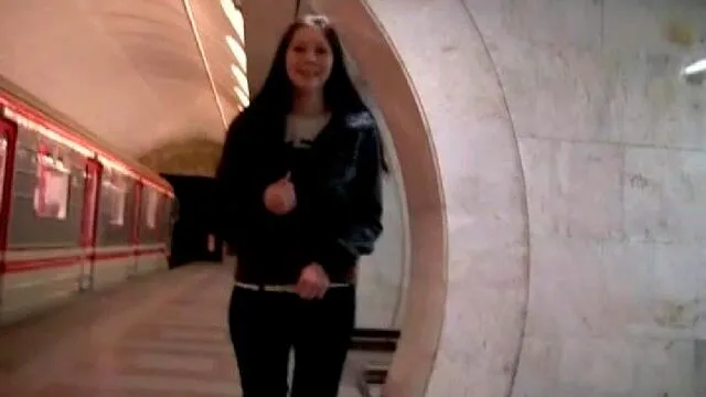 Kattie Gold'ün Ayakta Oral Seks ve Derin sakso Anları