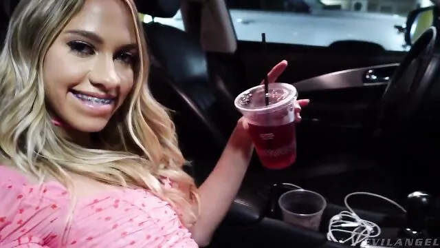 Khloe Kapri'nin Sert ve Tutkulu Sikiş Anları