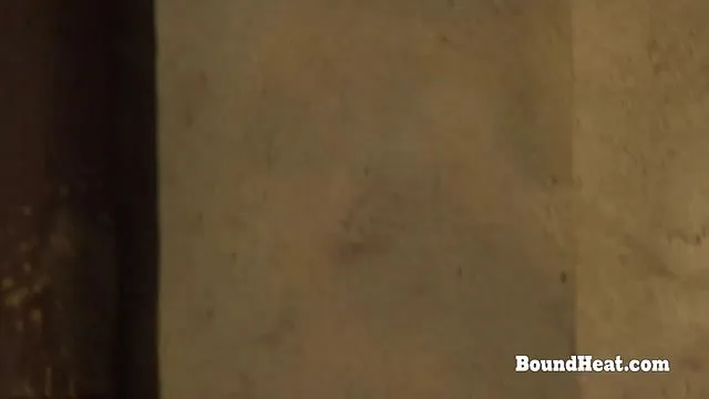 Büyük göğüslü ve sarışın kız ile lezbiyen seks