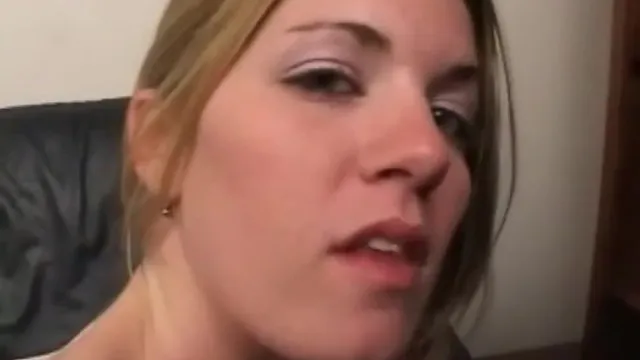 Sarışın Kızın Oral Seks ve Mastürbasyon Anları