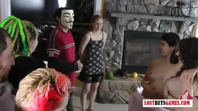 Güzel Kızın Çılgın Striptiz ve Seks Gösterisi