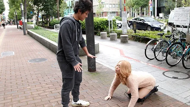 Tempting Fem'in Sert ve Fetiş Seks Filminde Doğal Göğüsler ve Sikiş