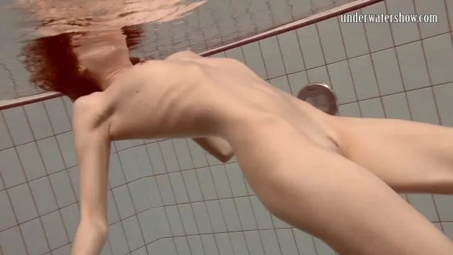 Gorgeous Kızların Su Altında Solo ve Ateşli Anları Porno Sahnesi