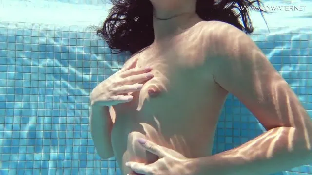 Jessica Lincoln'un Büyüleyici Göğüslü ve Oral Seks Performansı