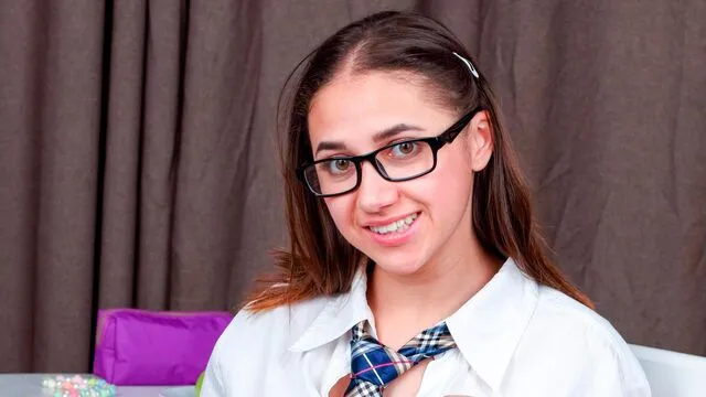 Emilia Voss'un Sevimli ve Ateşli Erotik Traileri Seks Videosu