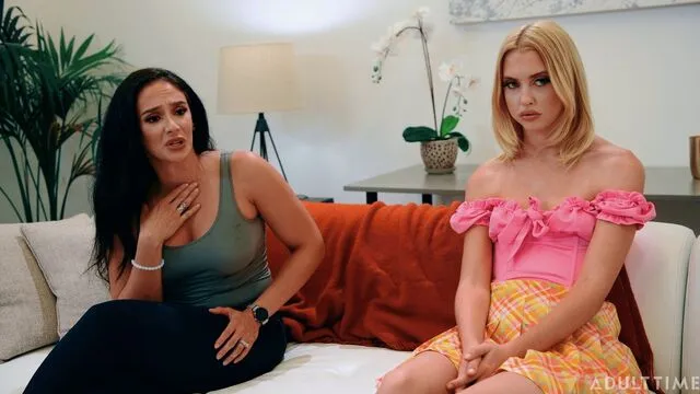 Sheena Ryder ve Chloe Cherry'nin Büyük Kalçalı Sikiş Sahnesi