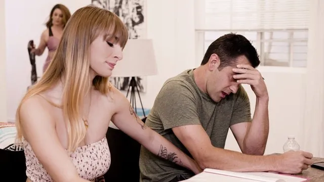 Donnie Rock ve Angel Youngs'ın Üvey Fantezi Sexi Sikişi