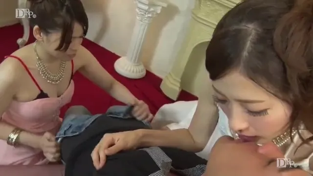 Kızların Ateşli Amcık Yalama Anları Sikiş Sahnesi