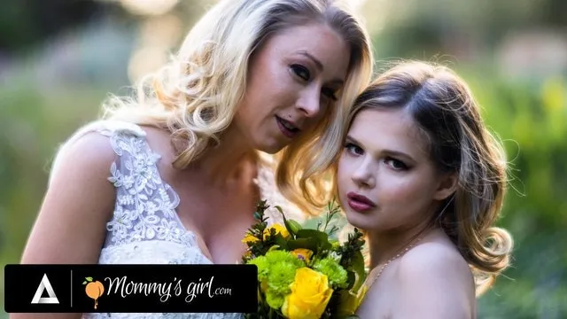 Katie Morgan ve Coco Lovelock'un Üvey Anne-Kız İlişkisi ve Seks Deneyimi