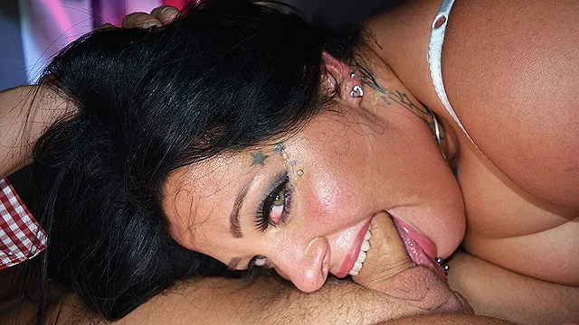 Sert Ashley Cumstar'ın Parti ve Grup Seks Sahnesi