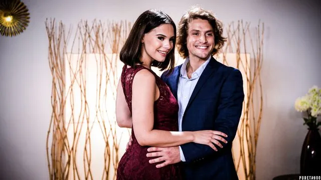 Güzel Violet Starr'ın Büyük Kalça ve Derin Boğaz Sahnesi Azgın Seks