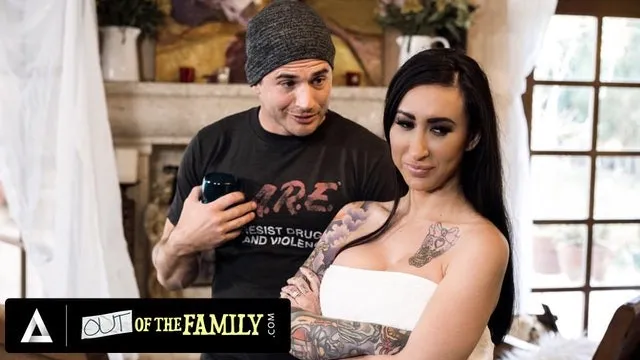 Lily Lane ve Nathan Bronson ile Üvey Anne Fantezisi ve Sert Seks