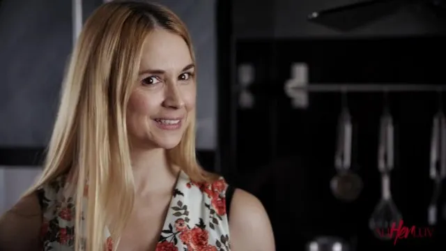 Mutfakta Sarah Vandella'nın iri göğüslerle seks partisi